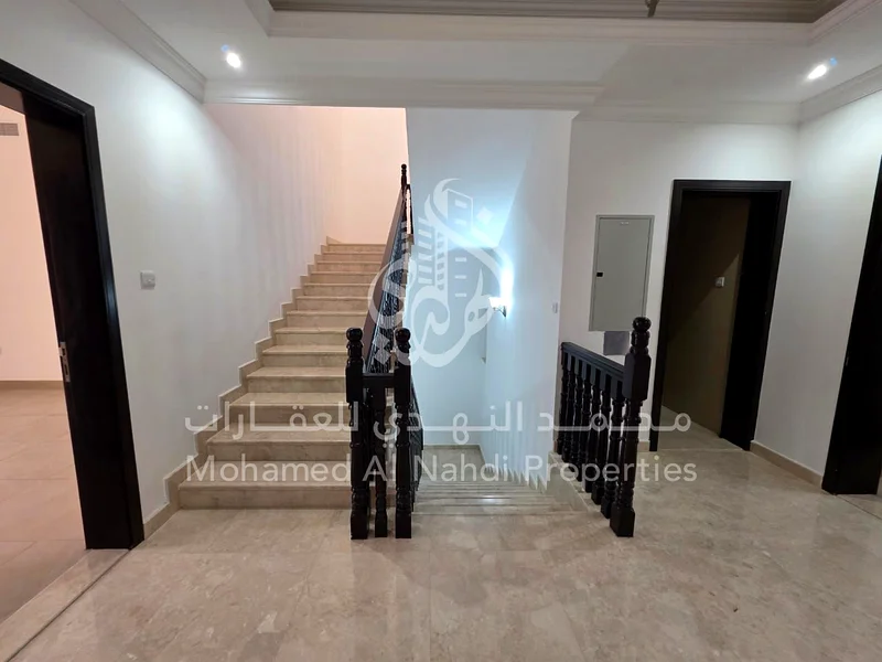 فيلا أنيقة وواسعة مكونة من 5 غرف نوم في منطقة دافئة63654980731138111