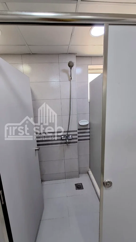 مجمع عمالة نظيف في جبل علي الصناعية مع مرافق فاخرة63616025220867113