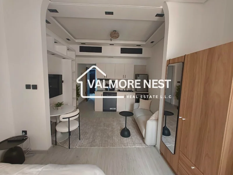 Fully furnished I Upgraded Unit I Available in 12 cheques63778150256514111