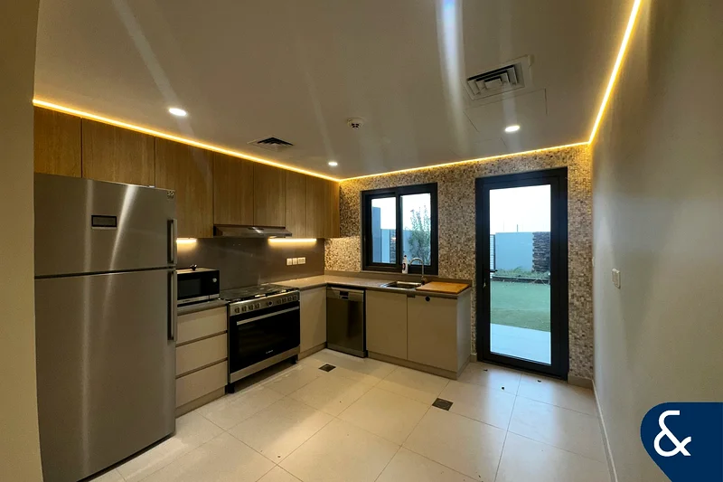 Fully Upgraded | Prime Location | Must See63750835538818114