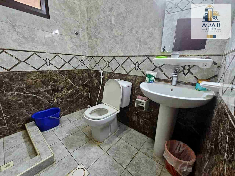 بسعر يشمل الكهرباء والمياه وتكييف الهواء، تصميم عصري ومميز وتشطيبات فاخرة63871395184386114