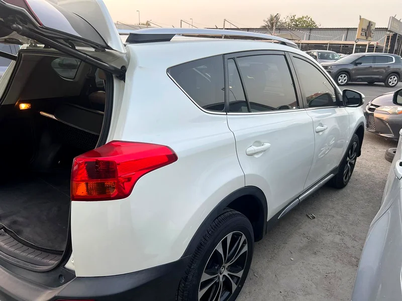 Toyota RAV4 VXR • Low Millage GCC 201563612792402305112