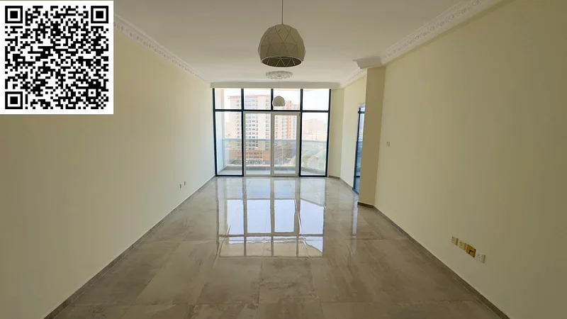السكان الأول لديه غرفة نوم رئيسية فاخرة مع منطقة واسعة وإطلالة على البحر، مع حمامين وشرفة بتشطيبات سوبر ديلوكس.63708677383809110