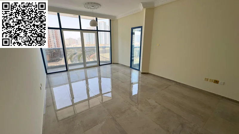 السكان الأول لديه غرفة نوم رئيسية فاخرة مع منطقة واسعة وإطلالة على البحر، مع حمامين وشرفة بتشطيبات سوبر ديلوكس.63708677383809114