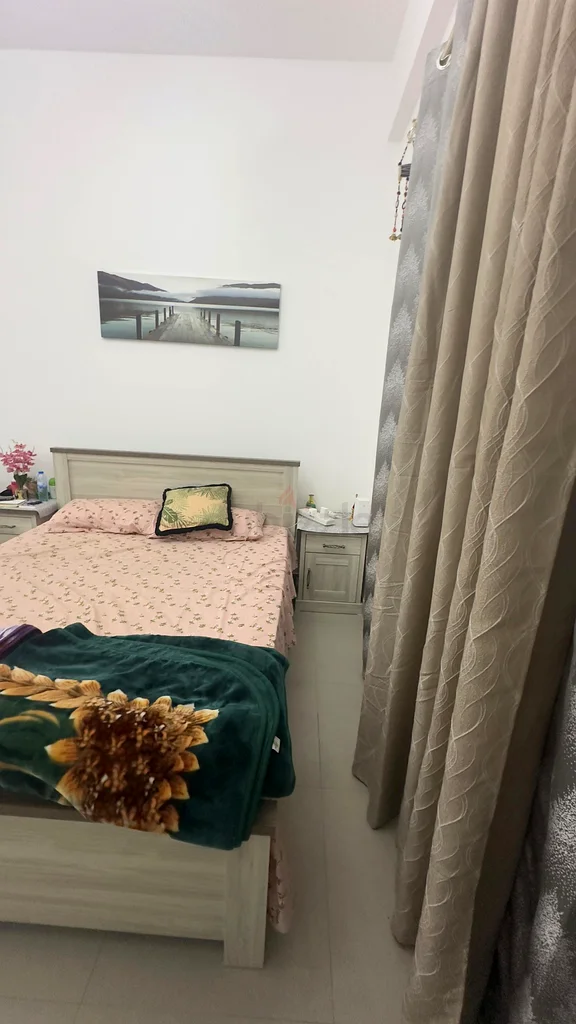 شقة استوديو مفروشة متاحة للعائلة أو العزاب63832797812098111