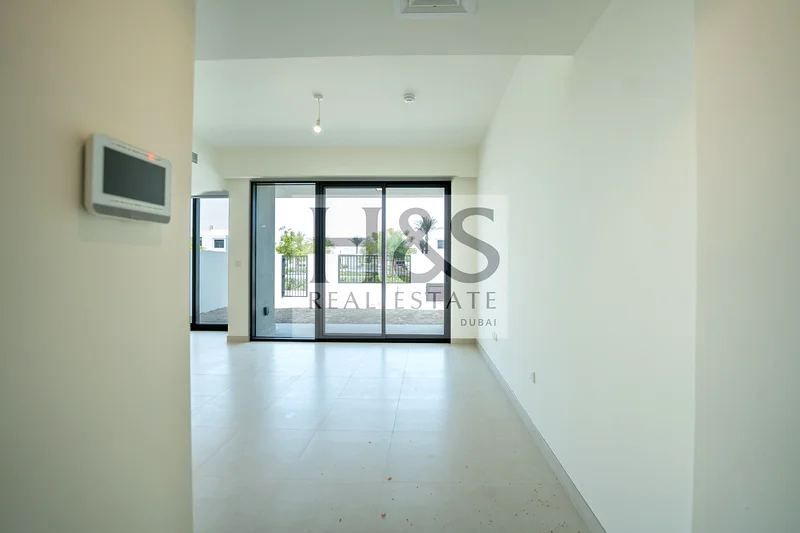 Brand New  3Bed Townhouse | Single Row | Next to Entry Exit63951831137283114