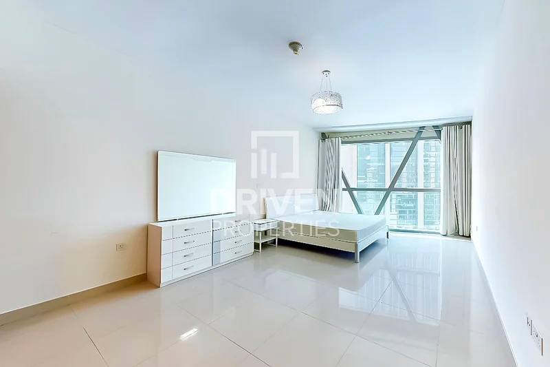 Spacious and Bright Unit | Well Maintained63925515753345113
