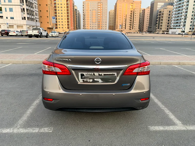 سيارة نيسان سنترا قيادة سيدة63612797634433112