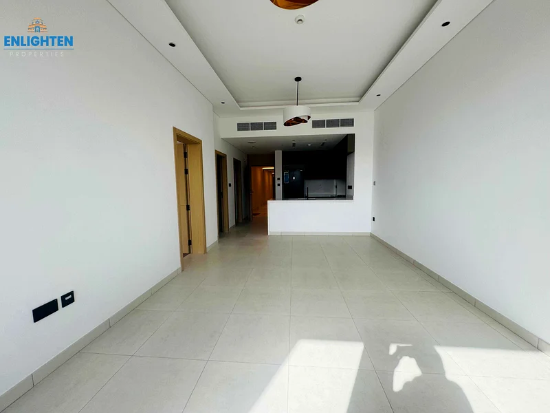 واسع | غرفة دراسة | بالقرب من سيركل مول | اتصل بنا63787594238849110