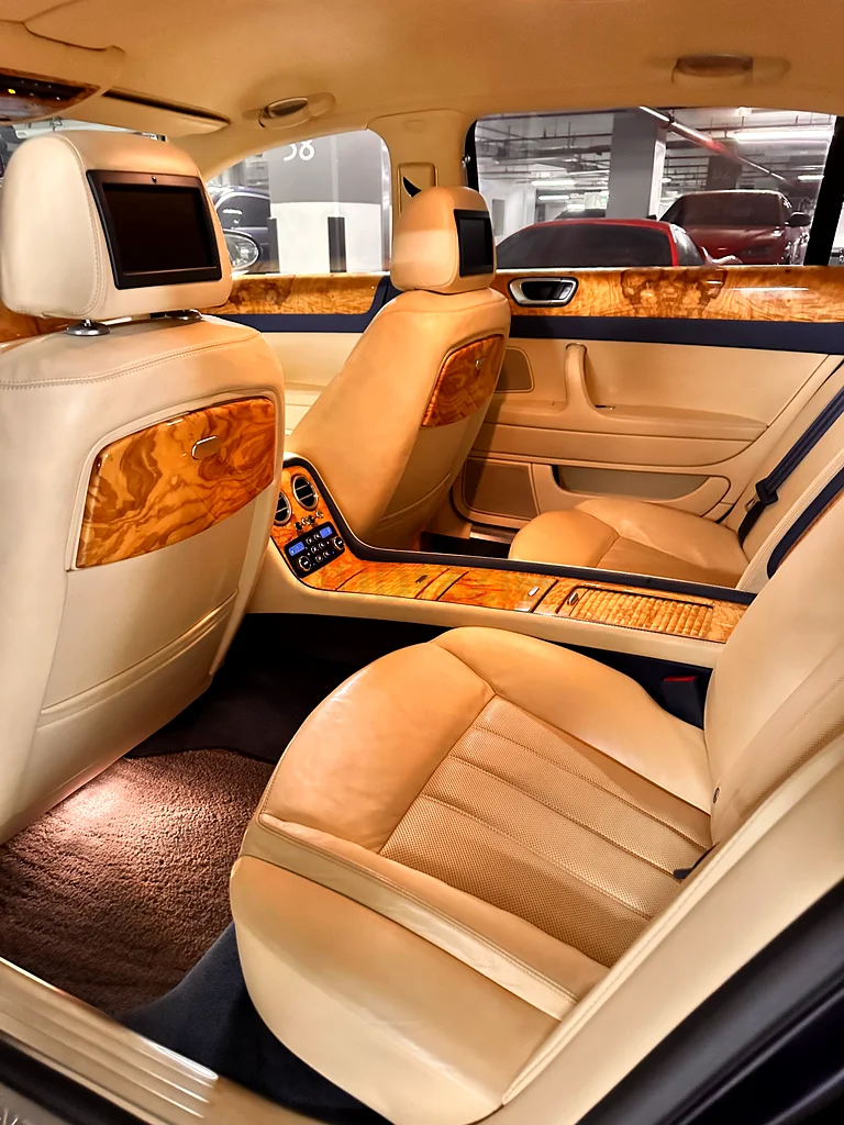 Bentley Flying Spur low milage / full option63613464885251111