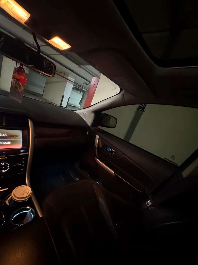 Full Option – Limited Edition
 Leather Seats + Panoramic Sunroof
 Touchscreen, Navigation, Bluet63612083072385113