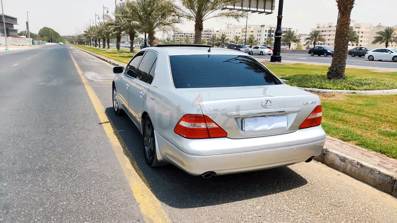 الشارقه سوق الحراج63612072944387111