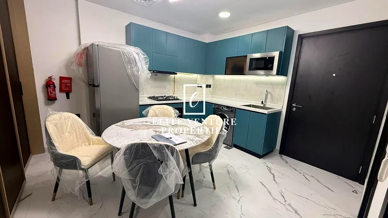 مؤثثة بالكامل | جديدة تمامًا | طابق عالٍ64022463074817111