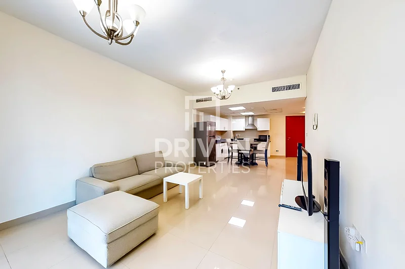 Spacious and Bright Unit | Well Maintained63925515753345112