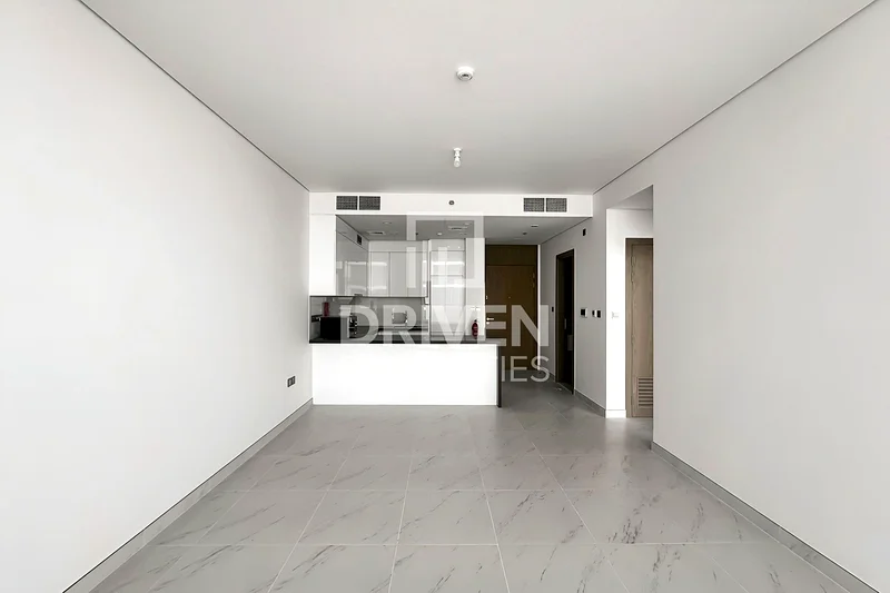 Unique Layout | Amazing Lake View | Bright Unit63750450441218110