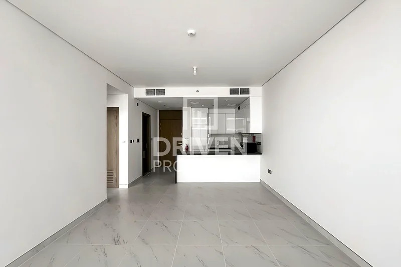 Stunning Lake View | Elegant and Unique Layout63750450456067113