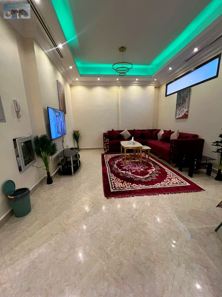 فرصة فاخرة للحصول على سكن مفروش في الروضة 3 - شقة مفروشة بالكامل مكونة من 3 غرف وصالة في الروضة 3- قريبة جداً من مطعم الإمارات سي، و63719147425667110