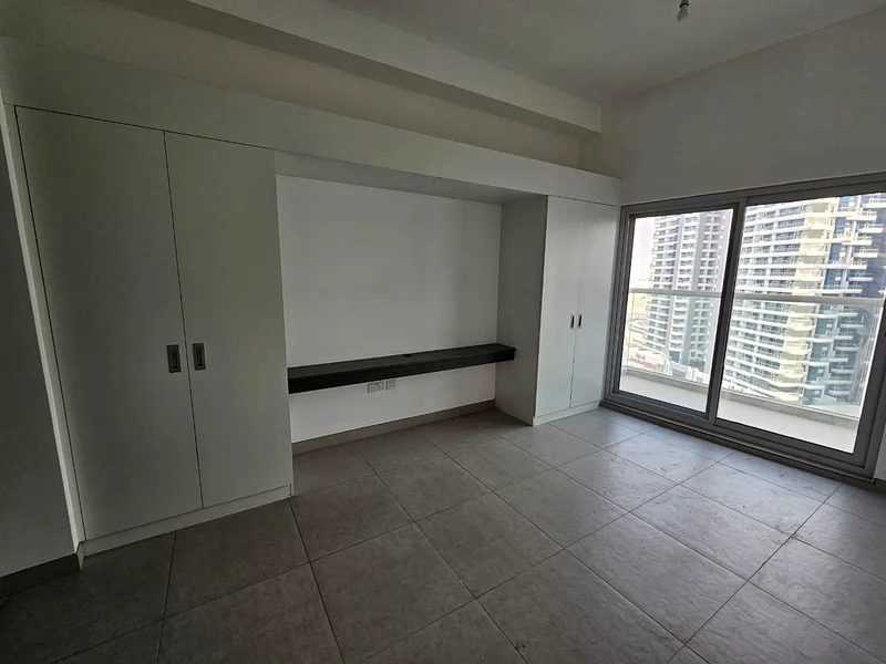 Vacant Studio | Balcony POOL/Community View63732298229505112