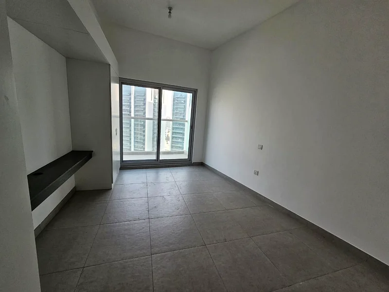 Vacant Studio | Balcony POOL/Community View63732298229505111