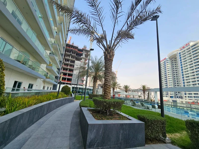 Vacant Studio | Balcony POOL/Community View63732298229505114