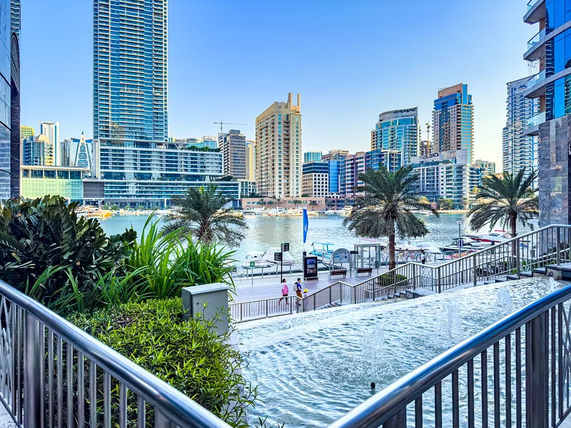 غرفة نوم واحدة حصرية مع أثاث عصري في جيه بي آر63834392718209114