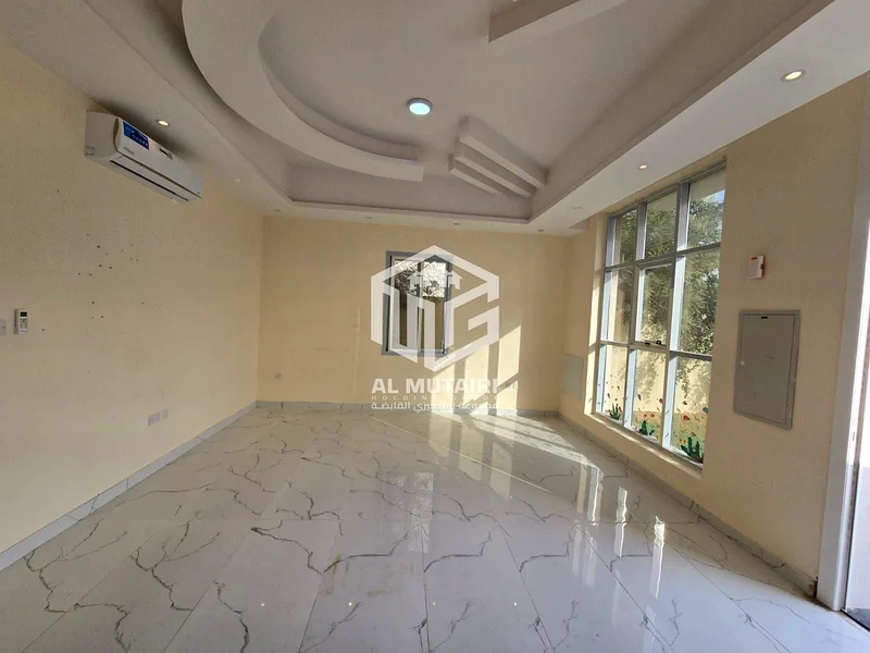 فيلا سكنية للإيجار في عجمان - منطقة الياسمين 📍 موقع متميز على الشارع الرئيسي - كهرباء للمواطنين63716766852994110