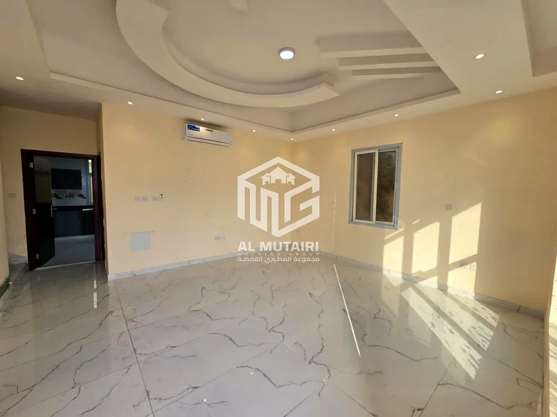 فيلا سكنية للإيجار في عجمان - منطقة الياسمين 📍 موقع متميز على الشارع الرئيسي - كهرباء للمواطنين63716766852994111