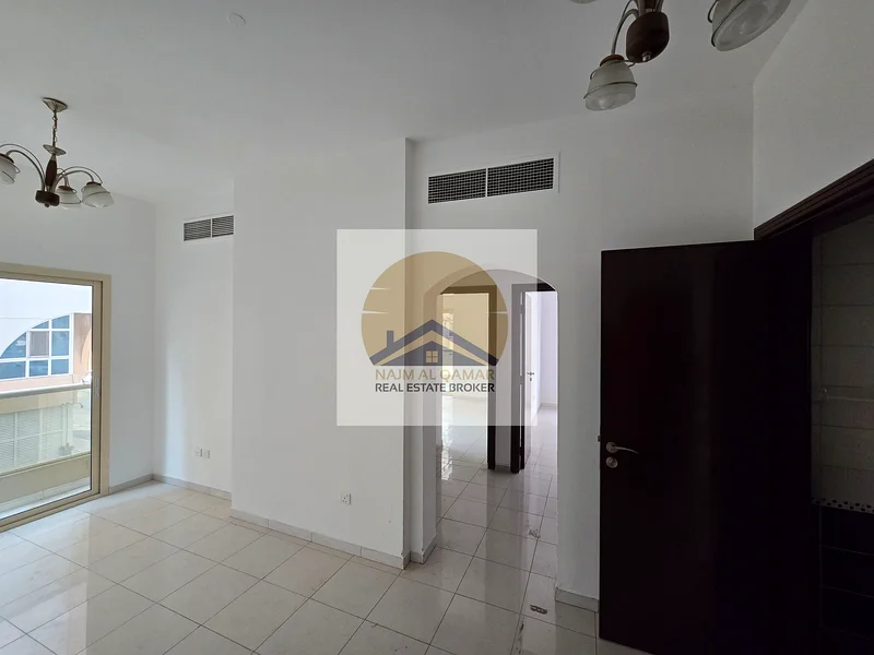 2BHK With Balcony Near Pond Park Only 55k63756782498561111