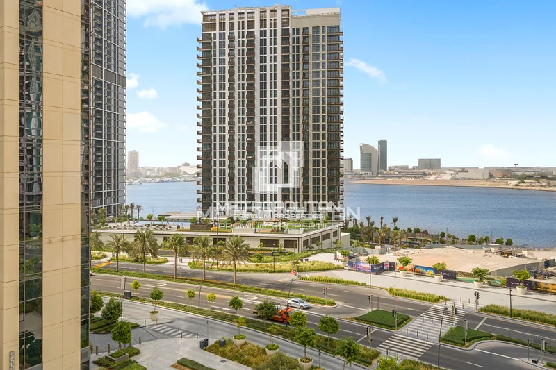 Vacant | Prime Location | Modern Layout64027121539458110