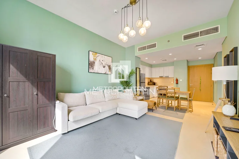 Vacant | Prime Location | Modern Layout64027121539458111