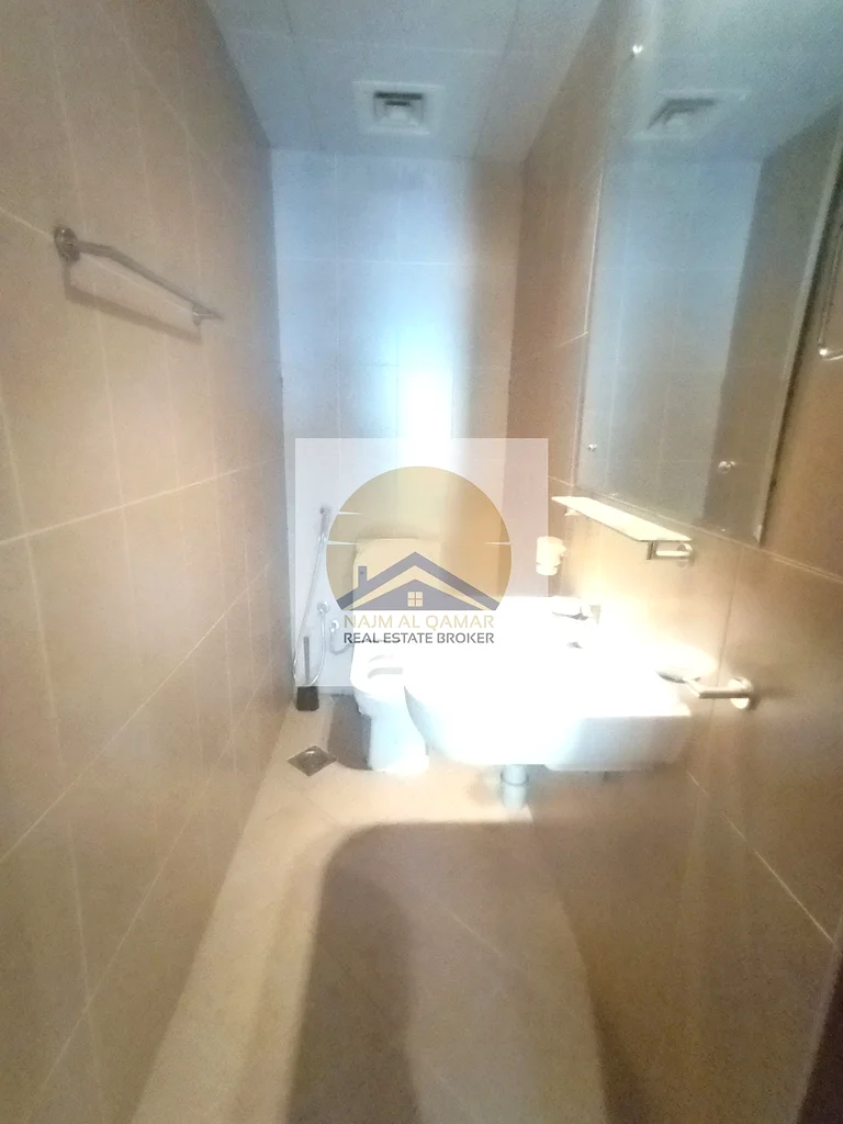 مبنى جميل 1 بHK +2 حمام مع شرفة ومواقف سيارات مجانية مع جميع المرافق في النهدة دبي بسعر إيجار 50 ألف63756587080962114