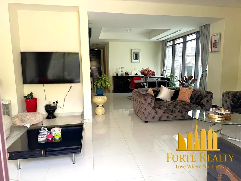 Elegant  Villa | Spacious Lay-out | Prime Location63738983789825112