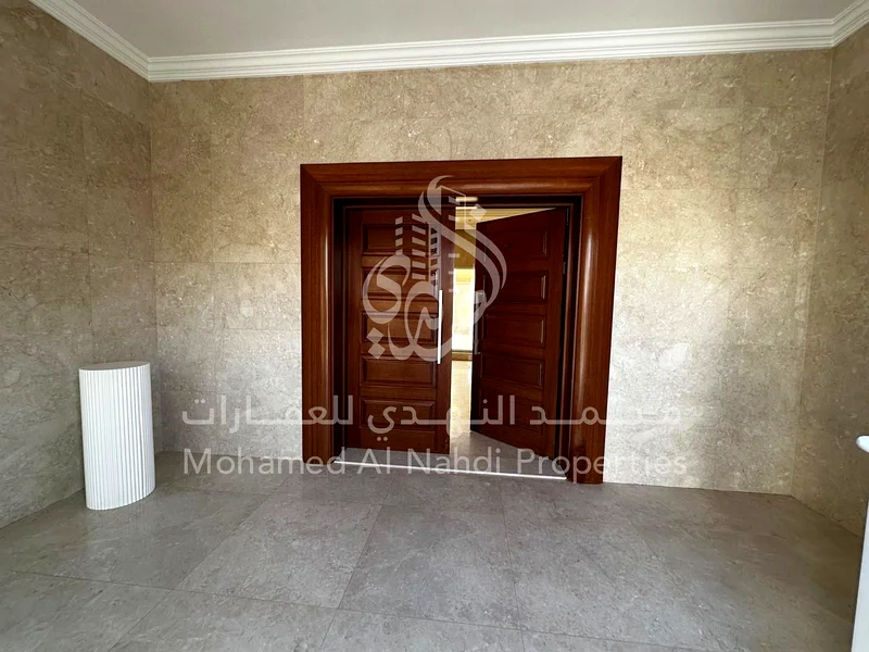 فيلا مريحة مكونة من 8 غرف نوم / مسبح / مجلس منفصل / كتلة خدمة / قابلة للتفاوض63743130723203110