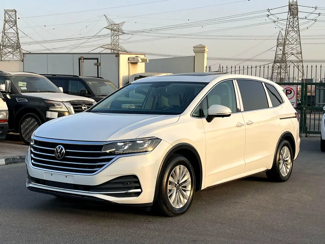 Volkswagen Viloran 2020 — photo 1 of 20