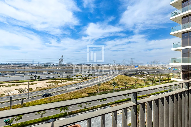 Corner Unit | Huge Layout | Tenanted Apt64042692994307112