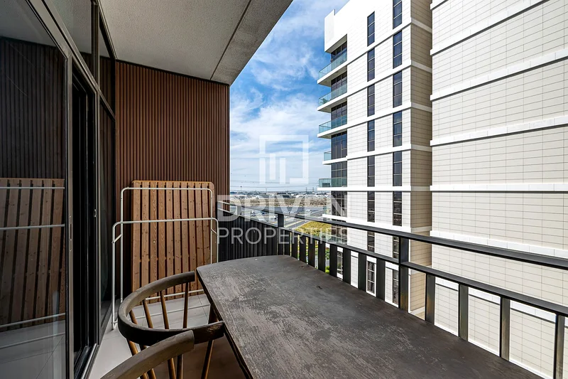 Corner Unit | Huge Layout | Tenanted Apt64042692994307110