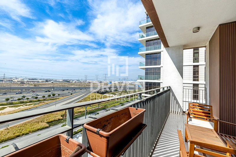 Corner Unit | Huge Layout | Tenanted Apt64042692994307113