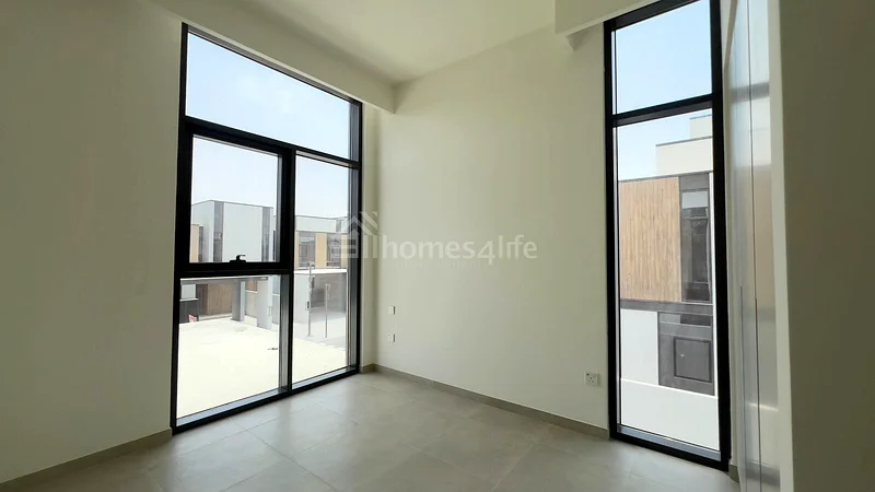 شاغرة | زاوية | 4 غرف نوم + خادمة | رانيم 163926297286657114