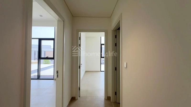 شاغرة | زاوية | 4 غرف نوم + خادمة | رانيم 163926297286657112