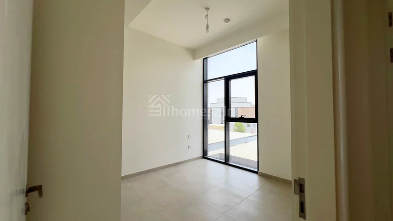 شاغرة | زاوية | 4 غرف نوم + خادمة | رانيم 163926297286657111