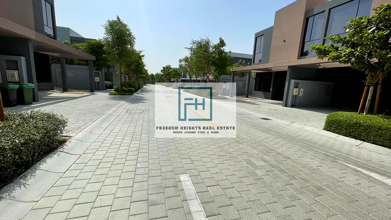 🏠 Robinia  Spacious 4-Bedroom Townhouse | 5 Bathrooms | 2,652 Sqft | AED 150,000 | 4 Cheques63654746323971111