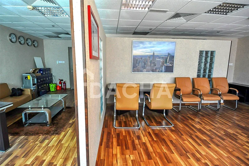 مكتب مجهز جميل | غير مفروش | شاغر64071015562753111