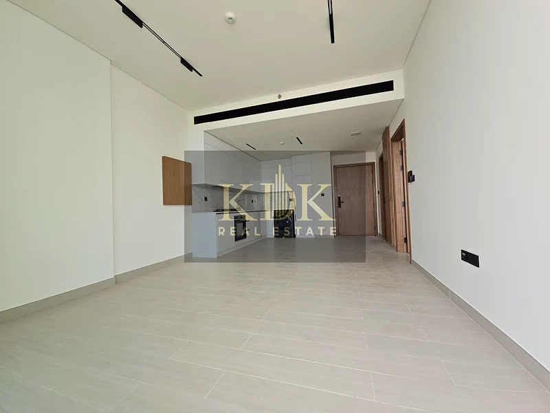 Prime Location | Bright Lay out | Vacant63785900756865112