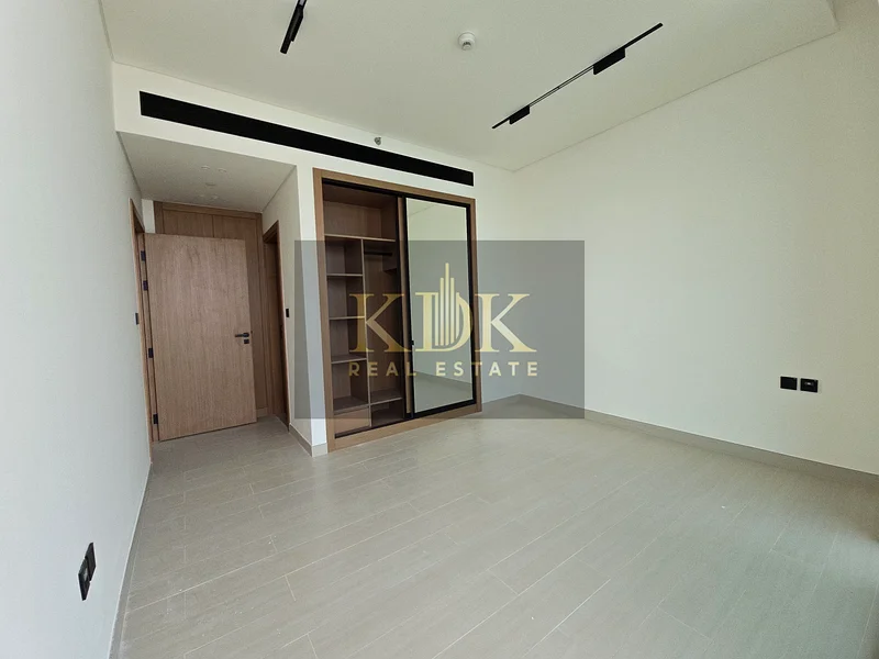 Prime Location | Bright Lay out | Vacant63785900756865113