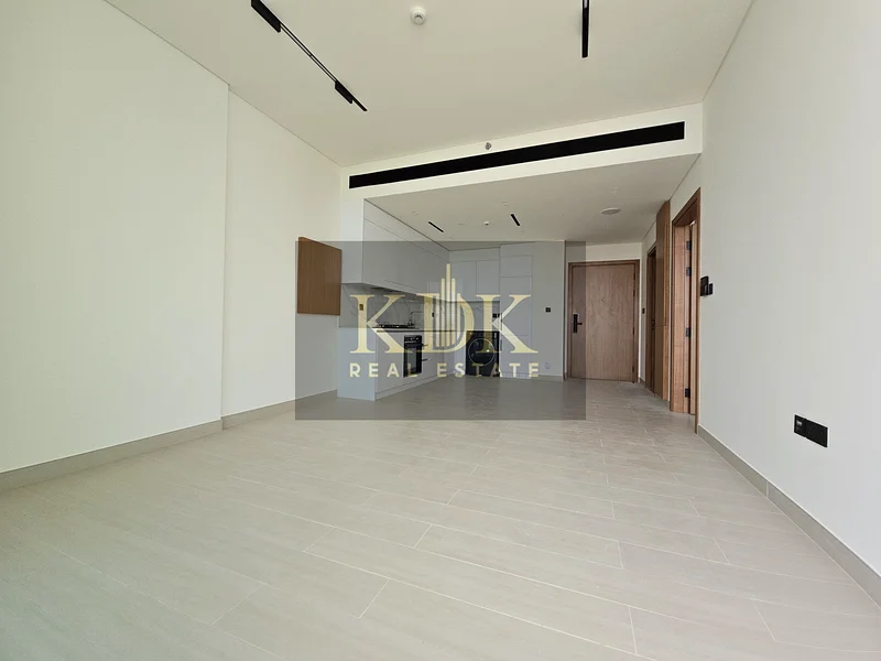 Prime Location | Bright Lay out | Vacant63785900756865111