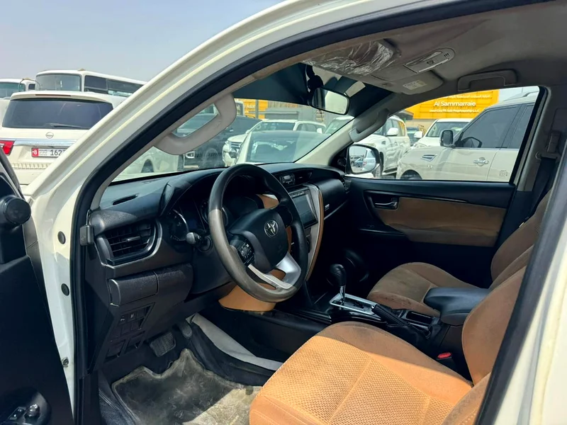 Toyota fortuner 2017 white color  GCc calen car63613132441987113