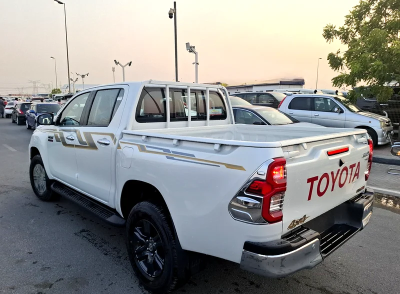 Toyota Hilux 2.4L 2025 AT DC Diesel White(Export only)63612449665282112