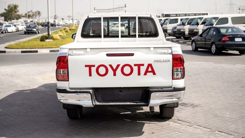 TOYOTA HILUX 2.7 AT BASIC 4X2 WHITE 202563612449657859114