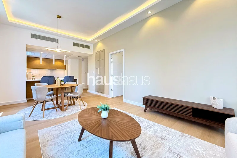 Vacant | Upgraded | Fully Furnished | Corner Unit63982021764355114