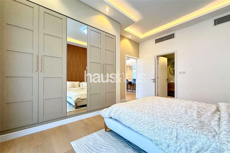 Vacant | Upgraded | Fully Furnished | Corner Unit63982021764355112